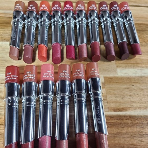 Box of 16 Unused Clinique Lipstick Testers - Picture 11 of 12